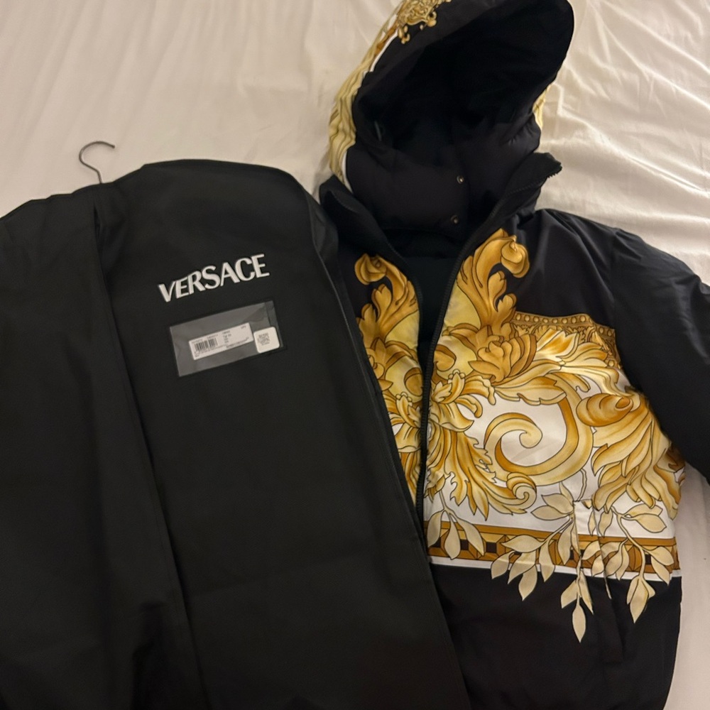Versace puffer jacket men’s small/medium